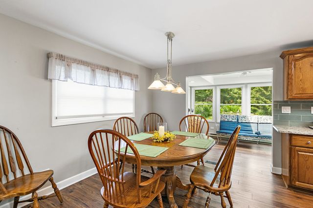 101 S Cedarcrest Drive, Schaumburg, IL 60193