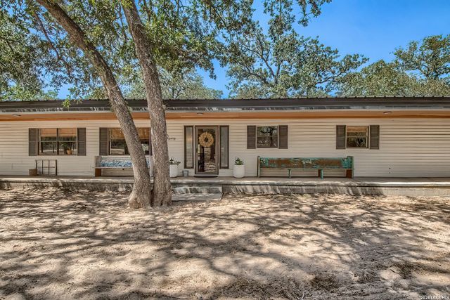 150 Blackjack Rd., La Vernia, TX 78121