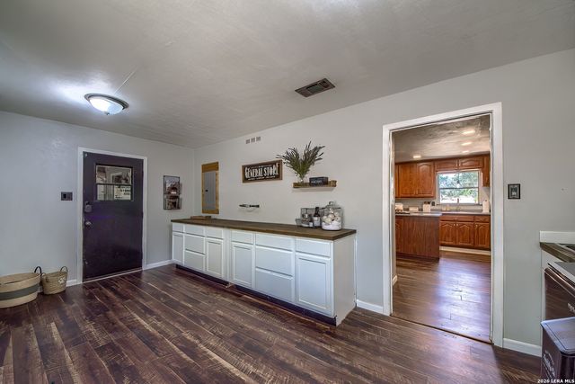 150 Blackjack Rd., La Vernia, TX 78121