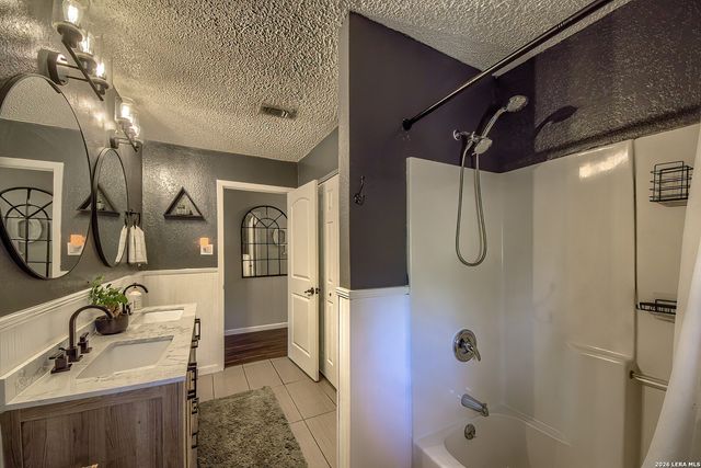 150 Blackjack Rd., La Vernia, TX 78121
