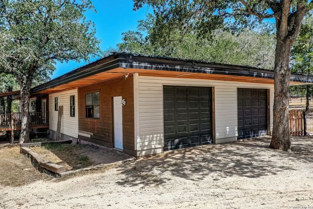 150 Blackjack Rd., La Vernia, TX 78121
