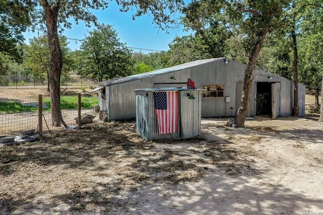 150 Blackjack Rd., La Vernia, TX 78121