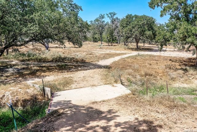 150 Blackjack Rd., La Vernia, TX 78121