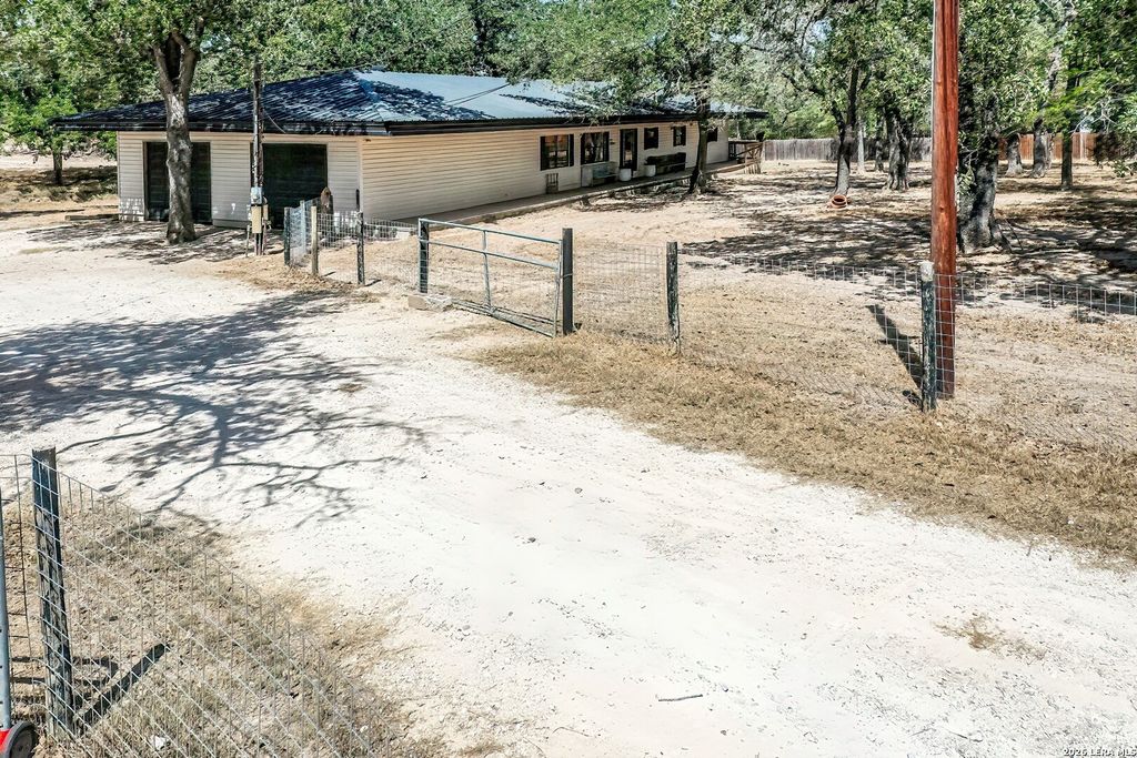 150 Blackjack Rd., La Vernia, TX 78121