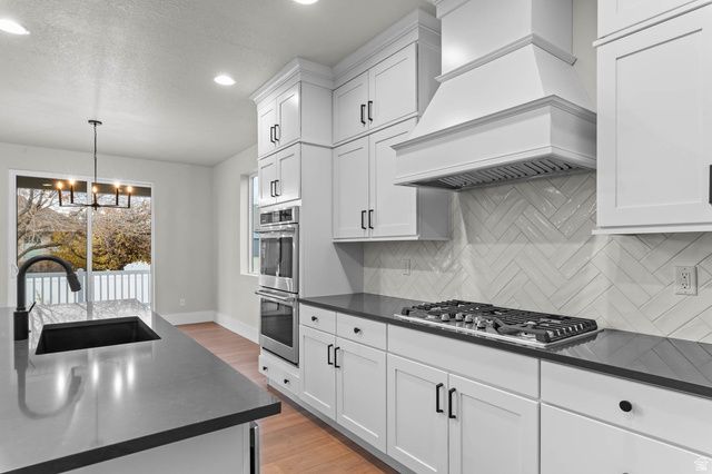 1196 W 2325 S, Syracuse, UT 84075
