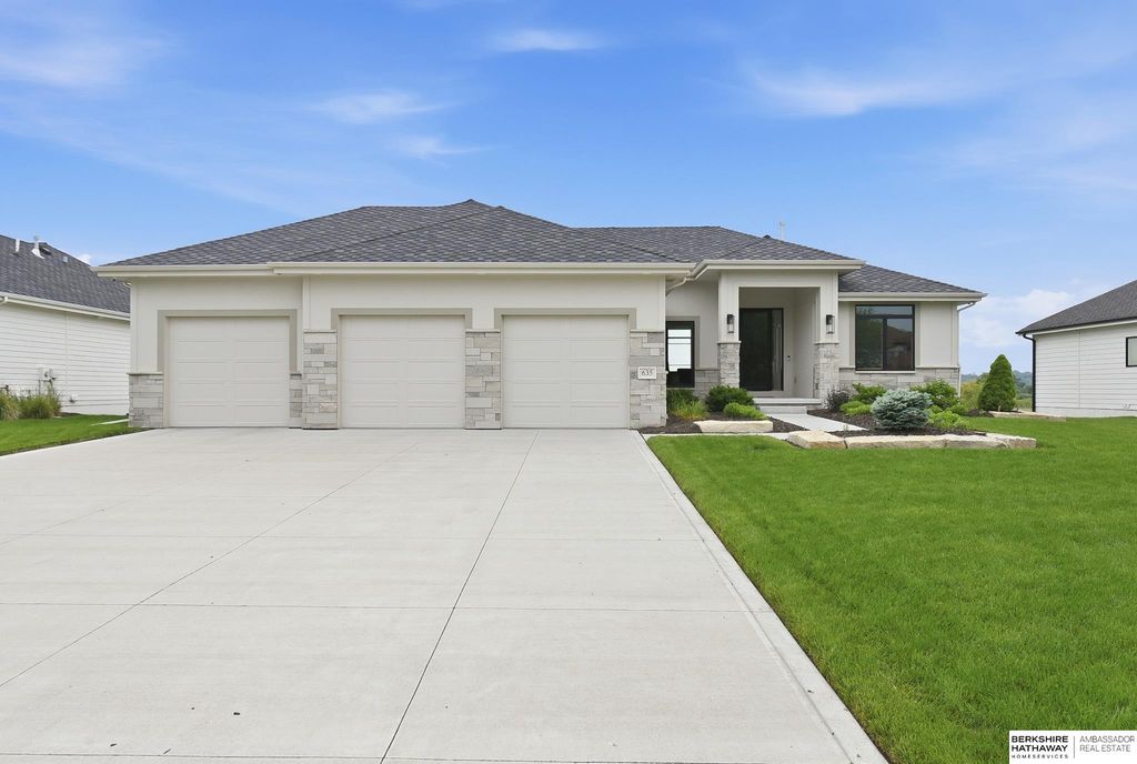 635 S 243rd Street, Waterloo, NE 68069