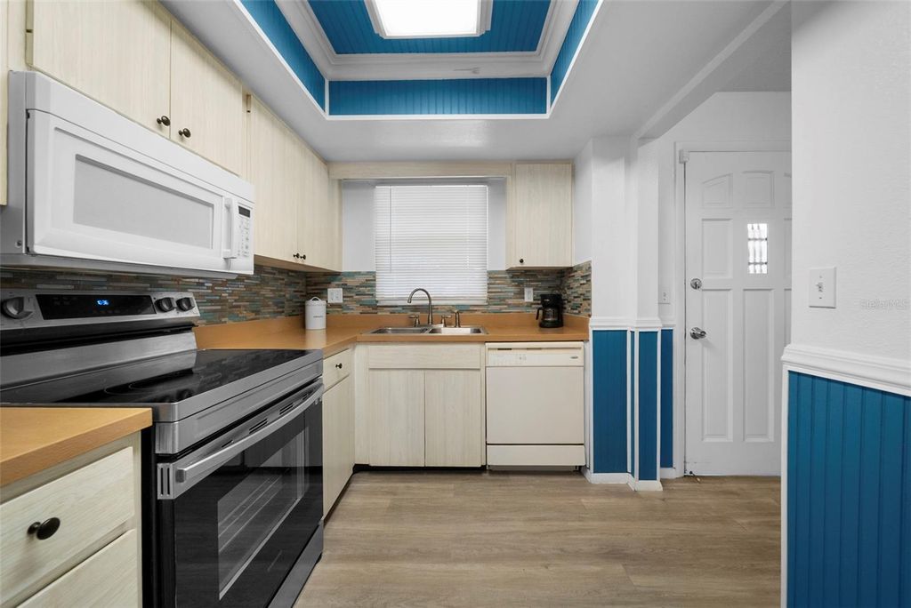 Image 9 of property listing at 4604 PARK ACRES DRIVE 96, Bradenton, FL 34207