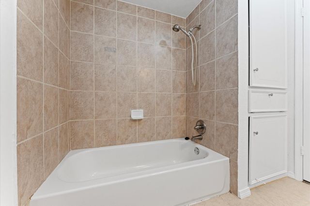 9611 Hearthwood Drive, Houston, TX 77040