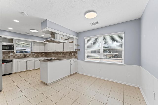 9611 Hearthwood Drive, Houston, TX 77040