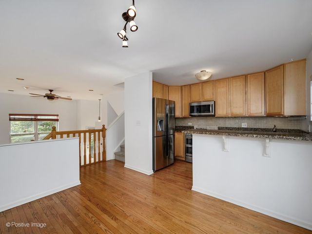 3643 W CORNELIA Avenue B, Chicago, IL 60618