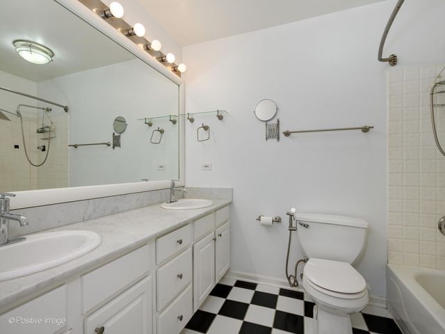 3643 W CORNELIA Avenue B, Chicago, IL 60618