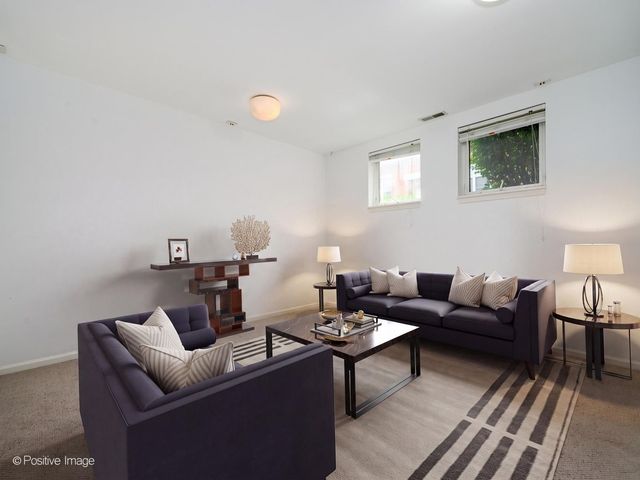 3643 W CORNELIA Avenue B, Chicago, IL 60618