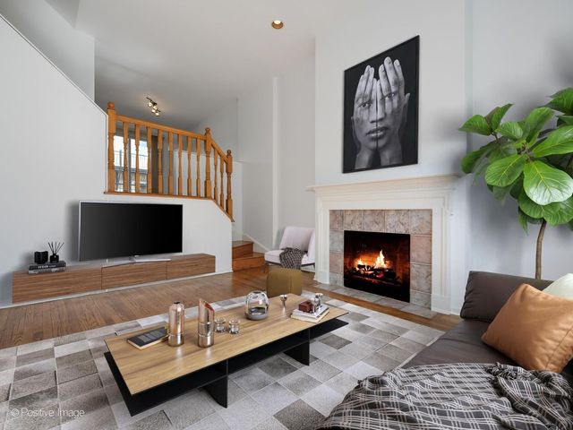 3643 W CORNELIA Avenue B, Chicago, IL 60618