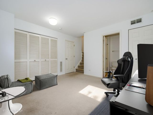 3643 W CORNELIA Avenue B, Chicago, IL 60618
