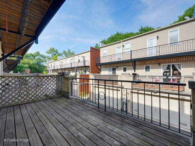 3643 W CORNELIA Avenue B, Chicago, IL 60618