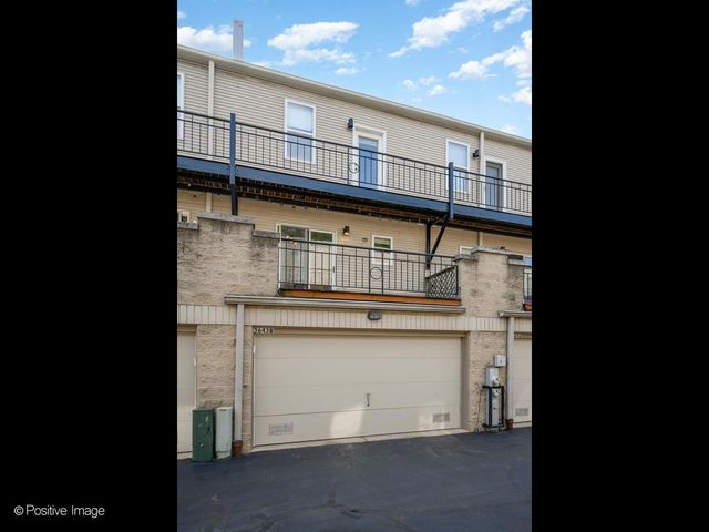 3643 W CORNELIA Avenue B, Chicago, IL 60618