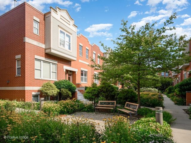 3643 W CORNELIA Avenue B, Chicago, IL 60618