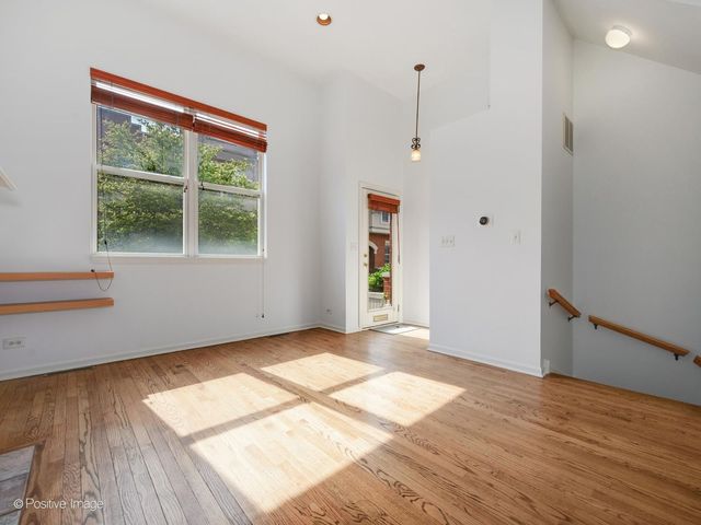 3643 W CORNELIA Avenue B, Chicago, IL 60618