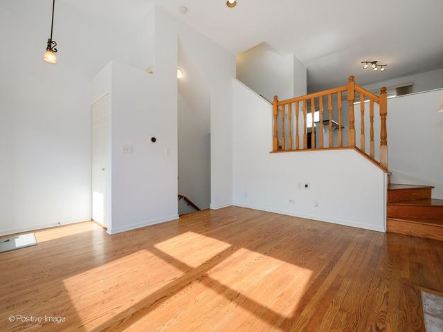 3643 W CORNELIA Avenue B, Chicago, IL 60618