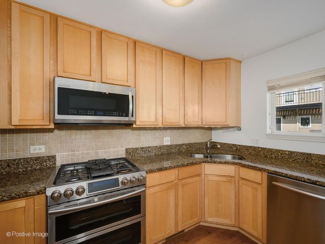 3643 W CORNELIA Avenue B, Chicago, IL 60618