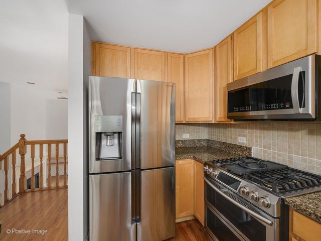 3643 W CORNELIA Avenue B, Chicago, IL 60618