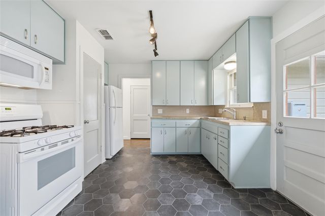 1003 Cogbill ST 1, Austin, TX 78745