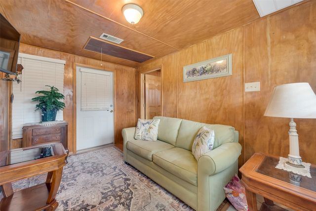 8636 W ST HWY 31, Athens, TX 75751