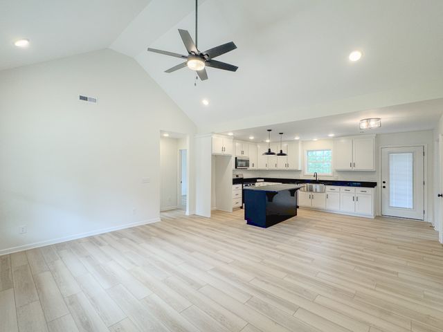 4677 Scottsville Rd, Lafayette, TN 37083