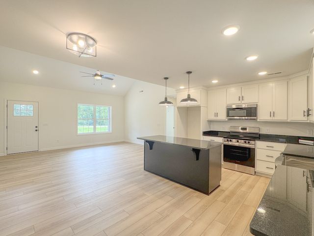 4677 Scottsville Rd, Lafayette, TN 37083