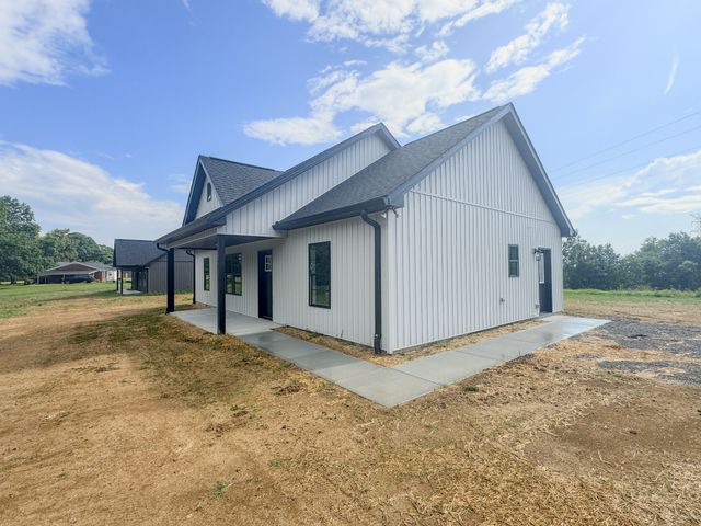4677 Scottsville Rd, Lafayette, TN 37083