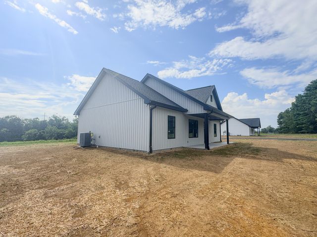 4677 Scottsville Rd, Lafayette, TN 37083