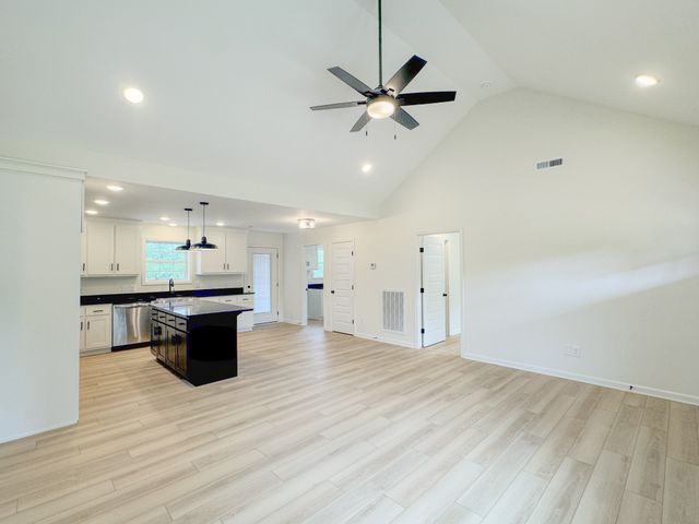4677 Scottsville Rd, Lafayette, TN 37083