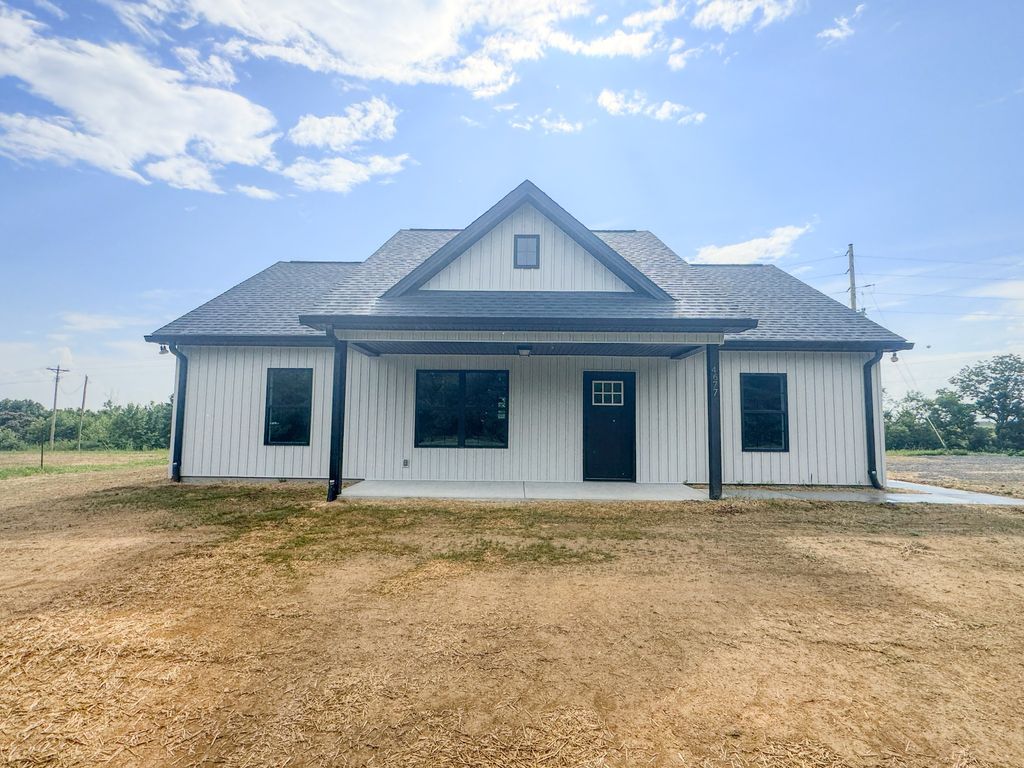 4677 Scottsville Rd, Lafayette, TN 37083