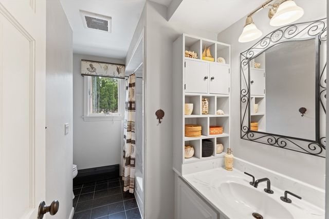 11 Stonegate, Warren, RI 02885