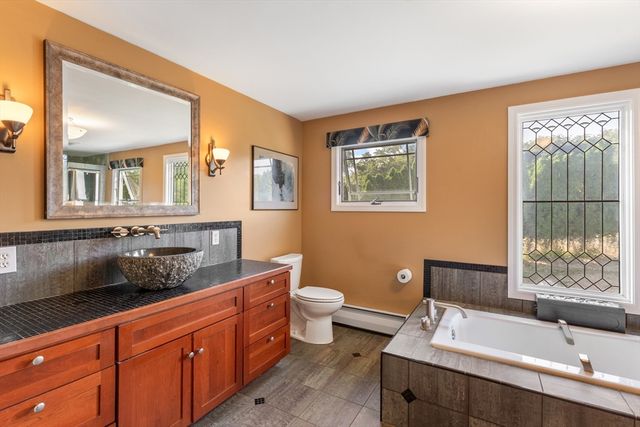 11 Stonegate, Warren, RI 02885