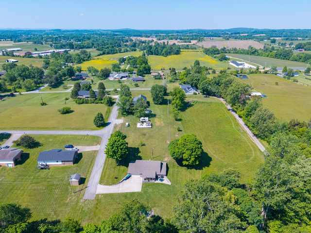 160 W Meadow Drive, Nancy, KY 42544