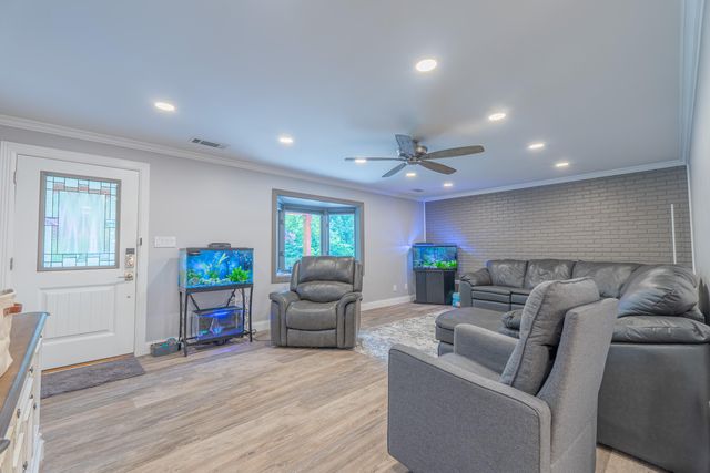 160 W Meadow Drive, Nancy, KY 42544