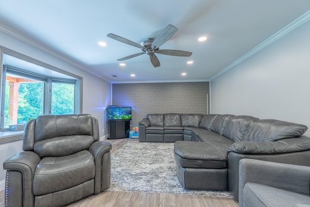 160 W Meadow Drive, Nancy, KY 42544