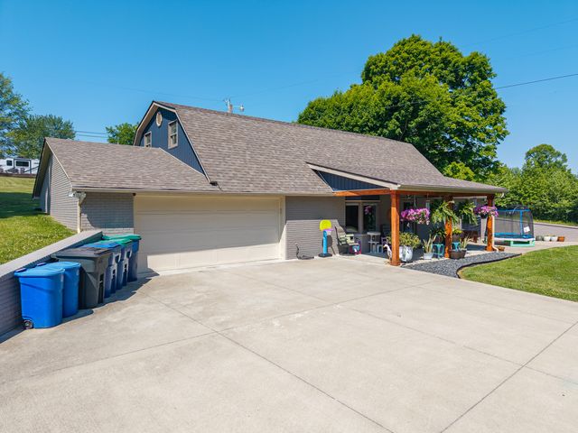 160 W Meadow Drive, Nancy, KY 42544