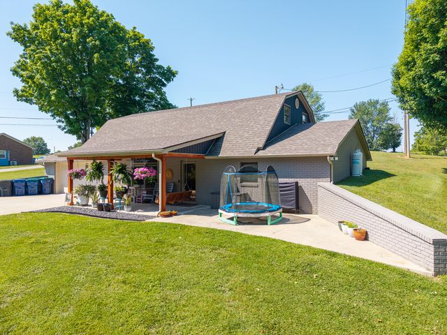 160 W Meadow Drive, Nancy, KY 42544