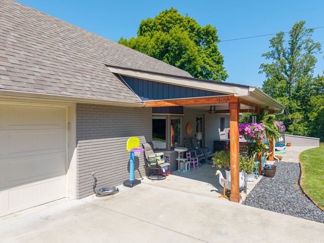 160 W Meadow Drive, Nancy, KY 42544