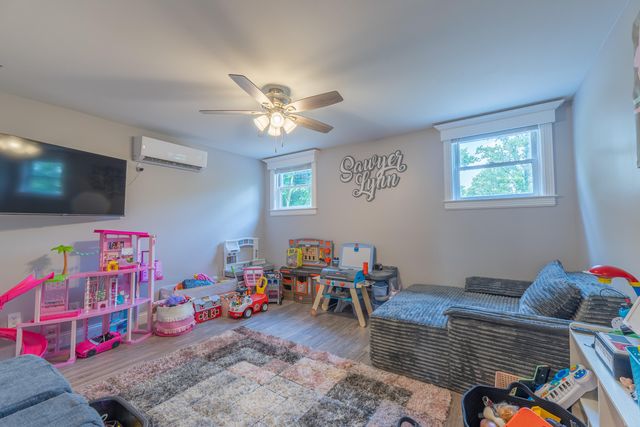 160 W Meadow Drive, Nancy, KY 42544