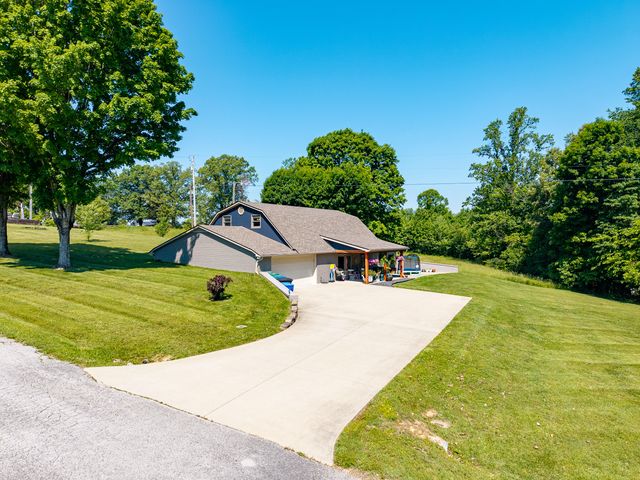 160 W Meadow Drive, Nancy, KY 42544