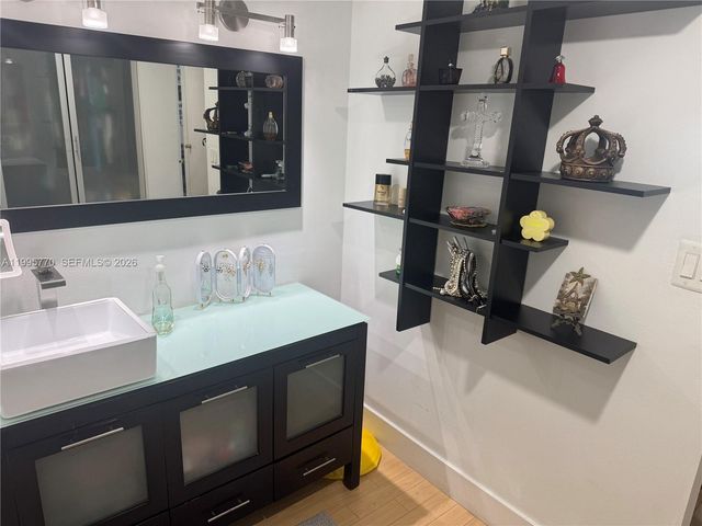100 Bayview Drive 725, Sunny Isles Beach, FL 33160