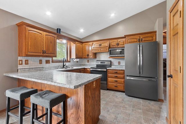 334 FALCON CIRCLE, Pulaski, WI 54162