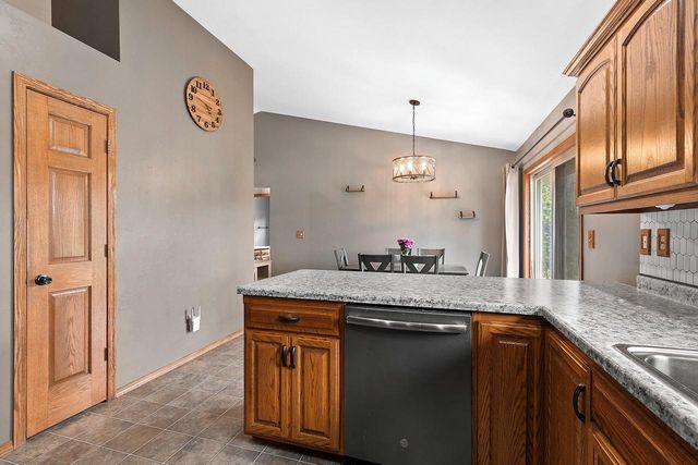 334 FALCON CIRCLE, Pulaski, WI 54162