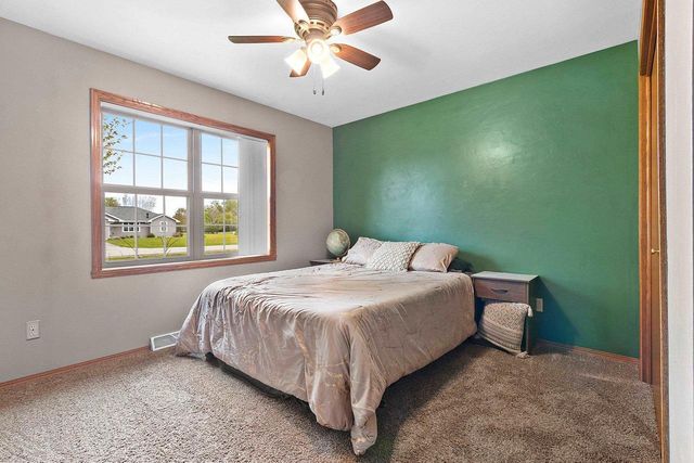 334 FALCON CIRCLE, Pulaski, WI 54162
