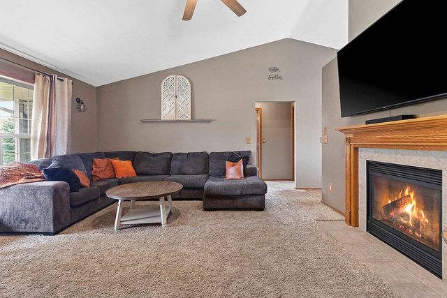 334 FALCON CIRCLE, Pulaski, WI 54162