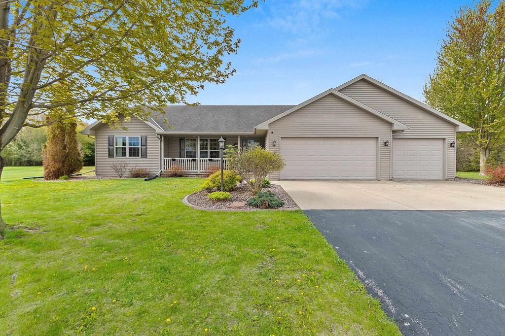334 FALCON CIRCLE, Pulaski, WI 54162