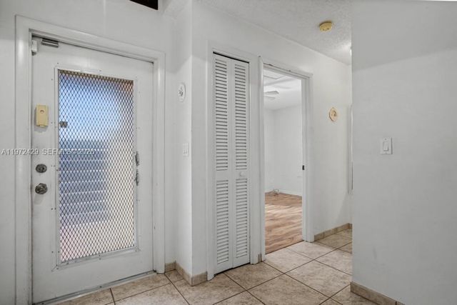 446 Briarwood Cir 1-29, Hollywood, FL 33024